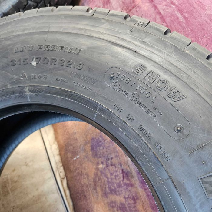Нови предни гуми 315/70R22.5 Bridgestone W958 156/150L M+S 3PMFS SNOW