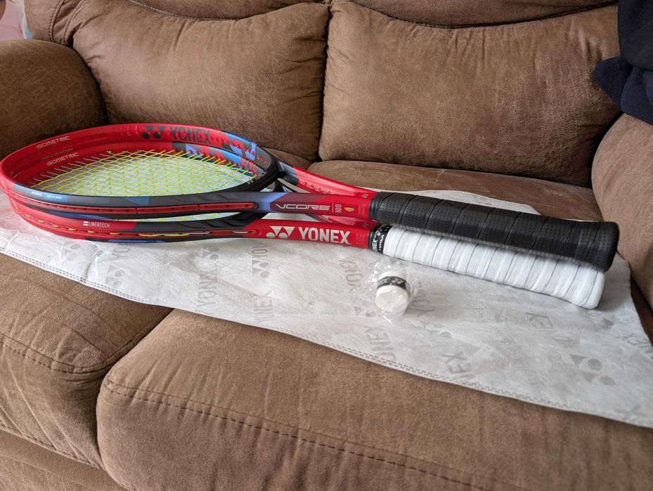 YONEX VCORE 100  (7th Gen ) 300g Grip2  - Rachete noi, neutilizate!