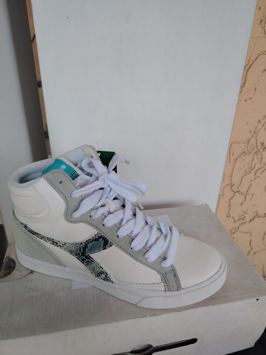 Продам новые туфли и кроссовки