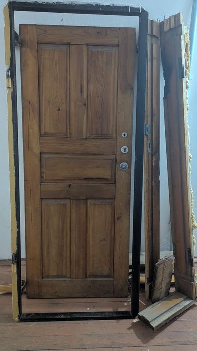 Железная входная дверь