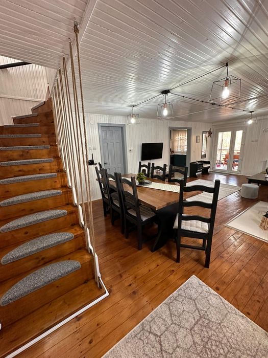 Casă/Cabana de Închiriat  Valiug-Crivaia 8-10 Persoane