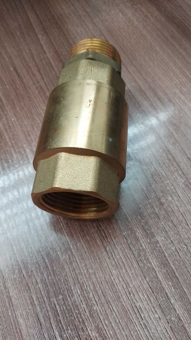 Дёшево Обратный клапан остался после установки насоса в жилом доме