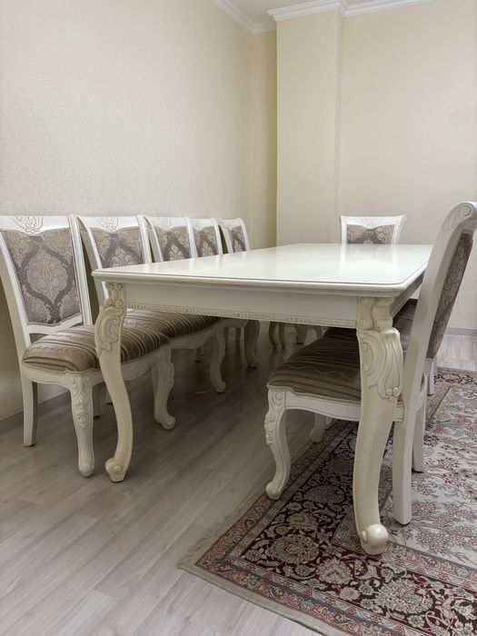 Гостиный стол со стульями
