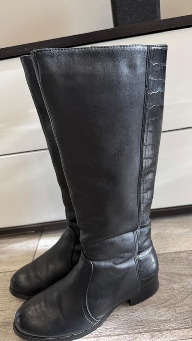 Продажа разной обуви