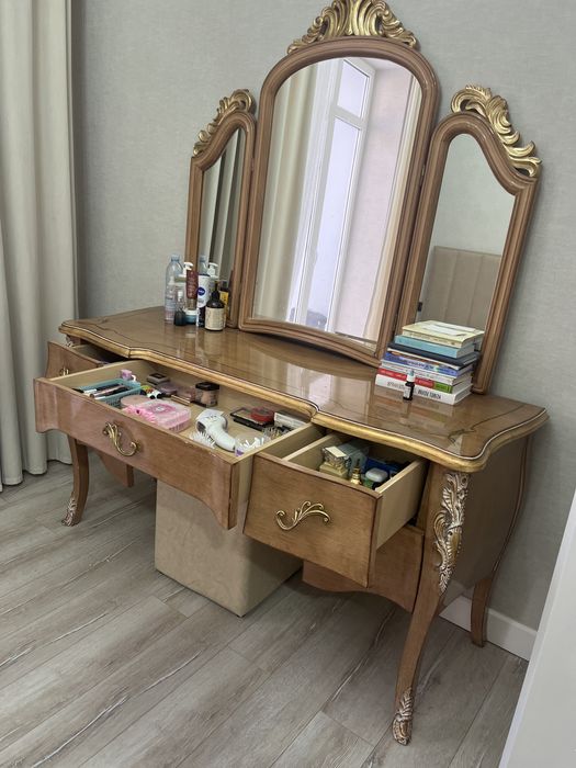 Трюмо в отличном состояний