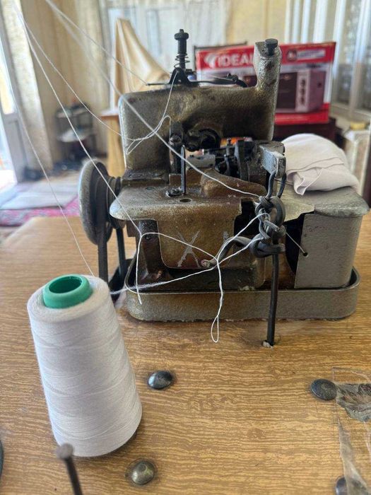 Ikkita tikuv mashinasi (ishga yaroqli)