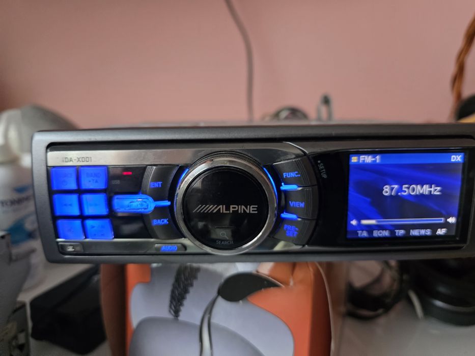 Продавам Alpine ida-x001