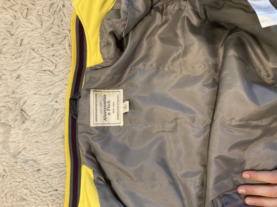 Яке Abercrombie & Fitch – жълто, спортен модел