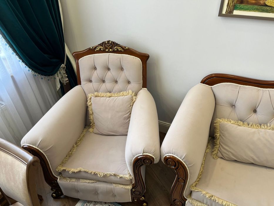 Диван и два кресла