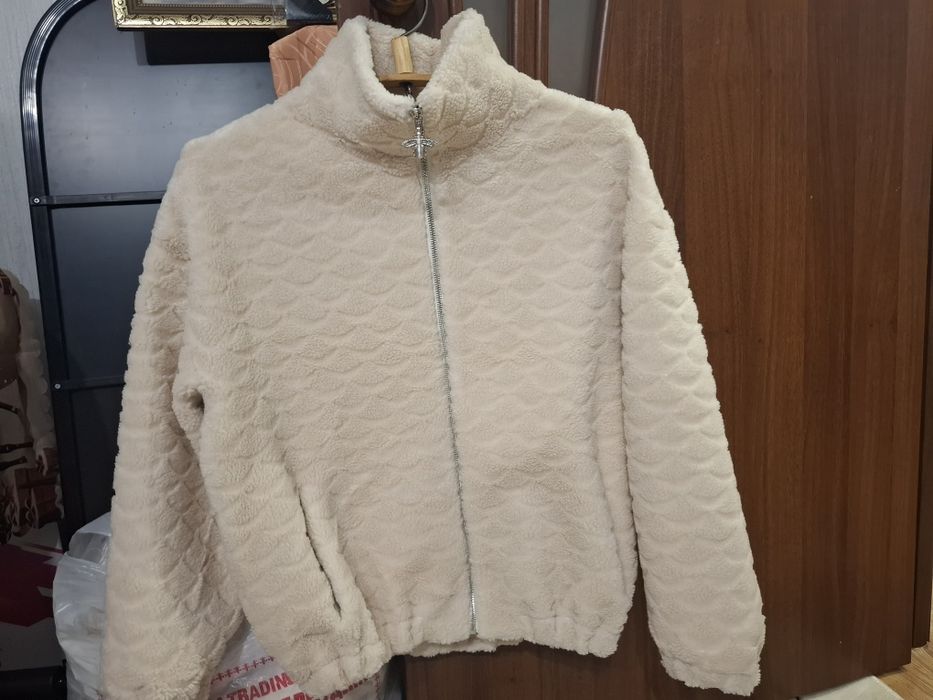 Полушубок  белая новая