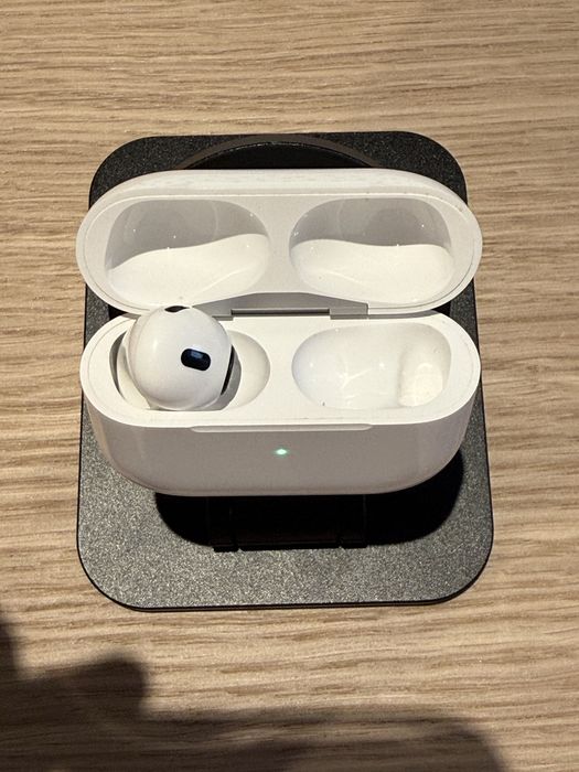 Оригинална кутийка (Case) за AirPods Pro 2 + Лява слушалка (Lightning)