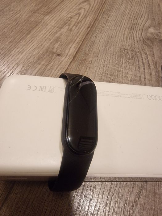 Смарт гривна Xiaomi Mi Band 6 - счупен дисплей