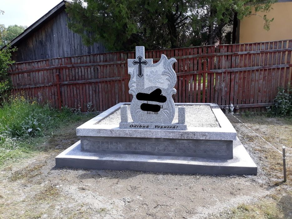 Monumente Funerare !