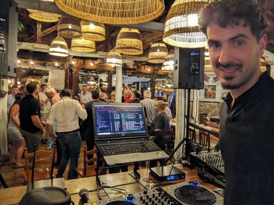 DJ (диджей) или водещ - гр. Варна