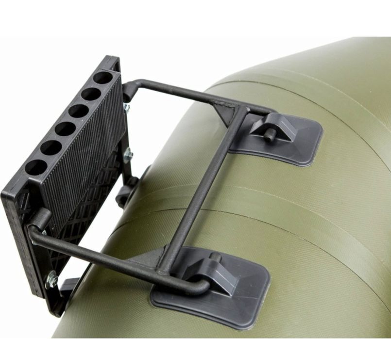 Лодка с мотором и транцем