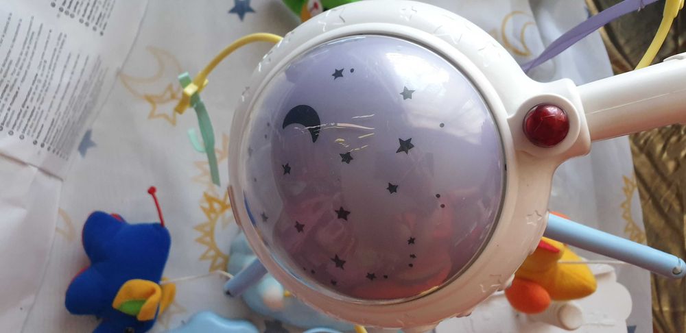 Carusel pentru bebe Fisher Price cu proiectie si telecomanda