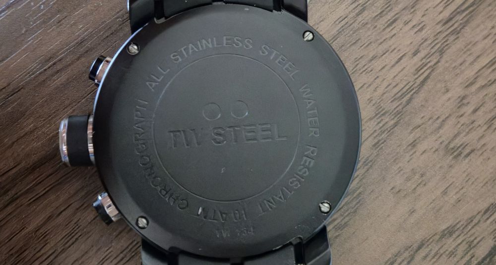 Продавам Часовник TW STEEL Оригинал