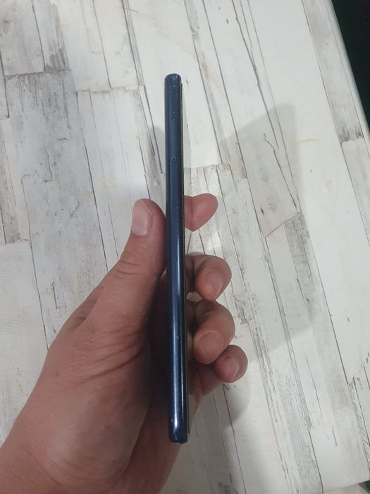 Продам мощный телефон смартфон Huawei mate 20