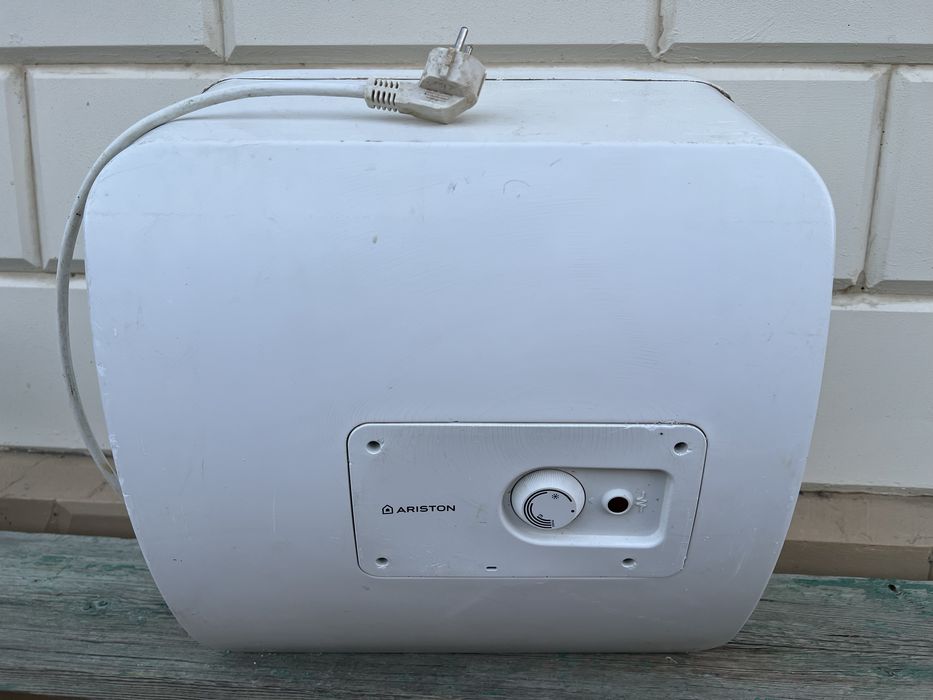 Водонагреватель Ariston 30л