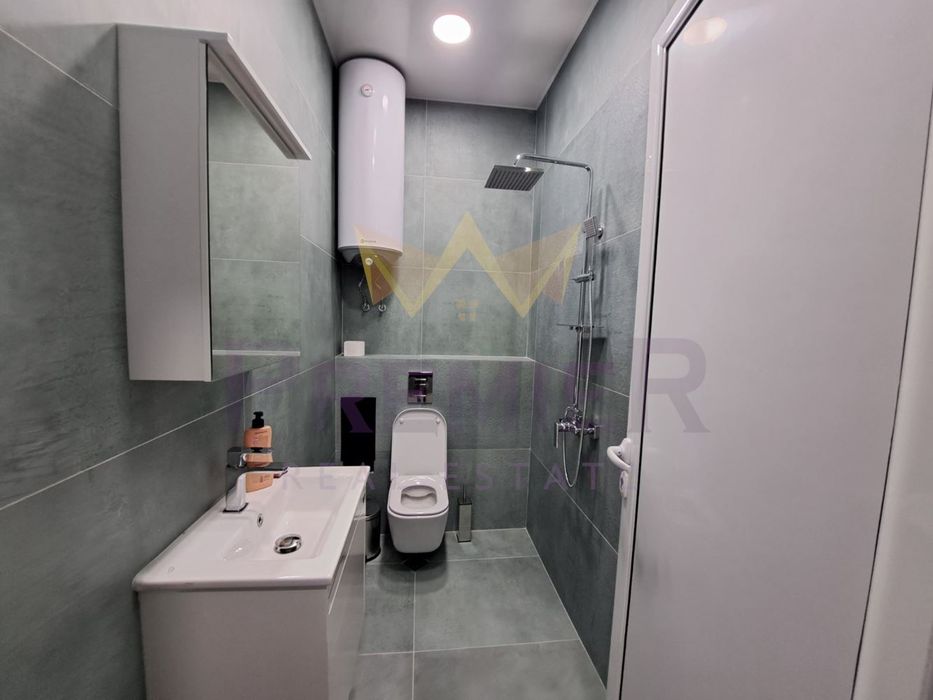 Дава се под наем Тристаен апартамент в Варна, Център - 130 кв.м за 1400 € - Снимка #5