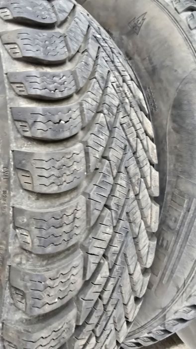 Почти нови зимни гуми Pirelli 195/65/15