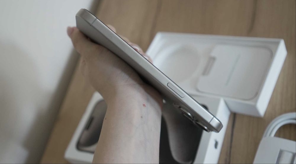 Продавам Iphon 15 pro max 256 gb 100% battery