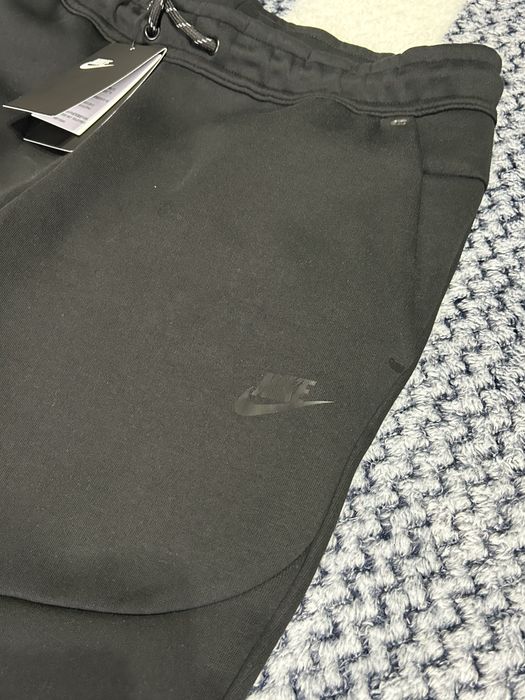 Pantaloni Nike Tech