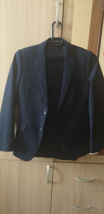 Продам школьный костюм