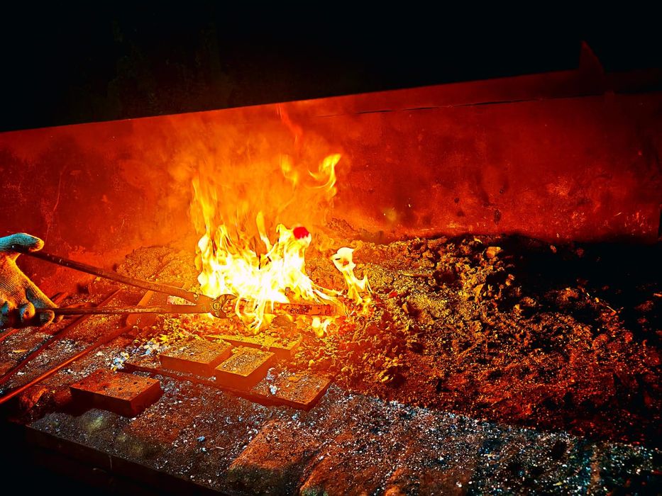 Крепкий металл .