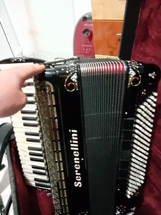 Vind acordeon Sereneli in stare foarte bună