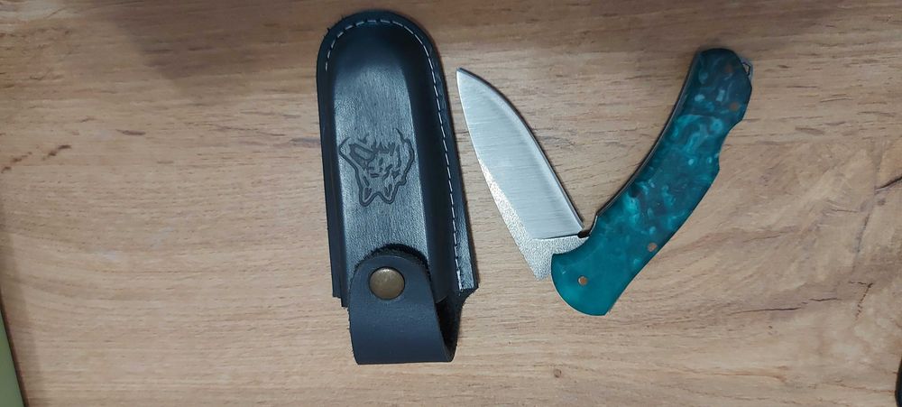 Продавам ловни ножове