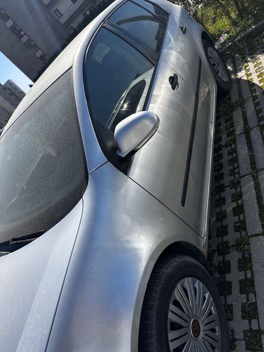 VW Golf 5 1.4 benzină – 800 € – pentru piese sau reparat