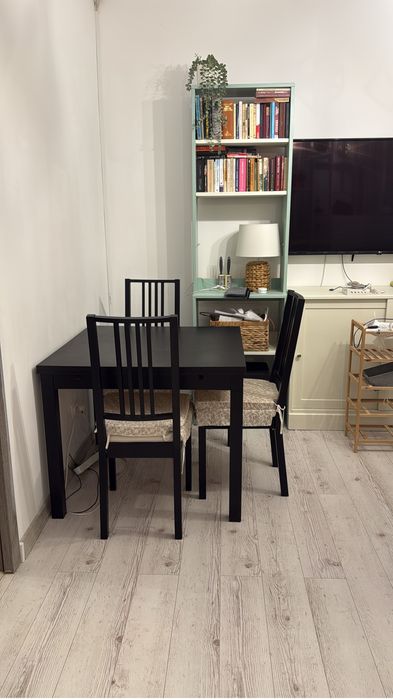 Vand masa lemn ikea si 4 scaune