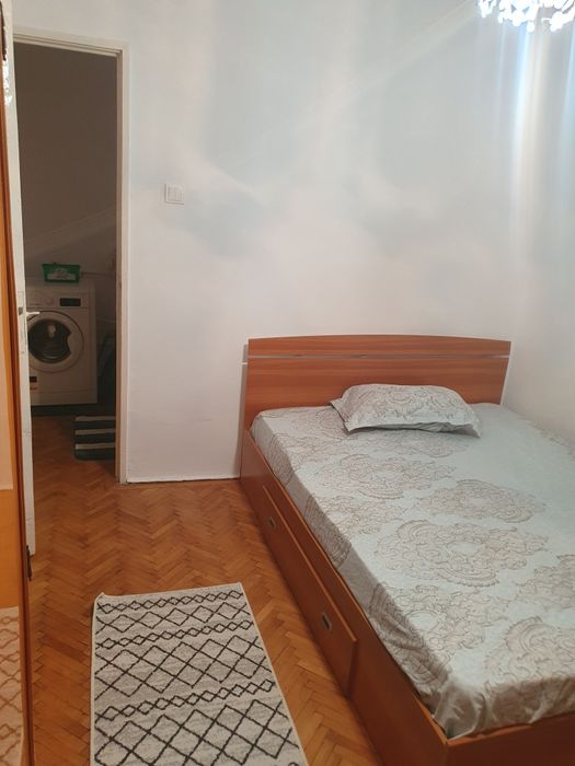 Inchiriez apartament  2 camere zona centrala