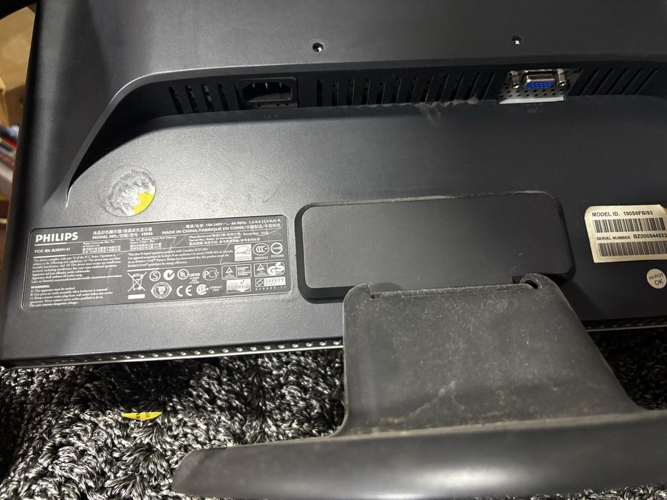 Монитор Philips.