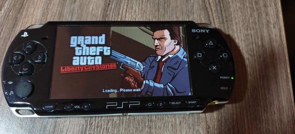 PsP 2004 като нова с 10 игри на дискове!