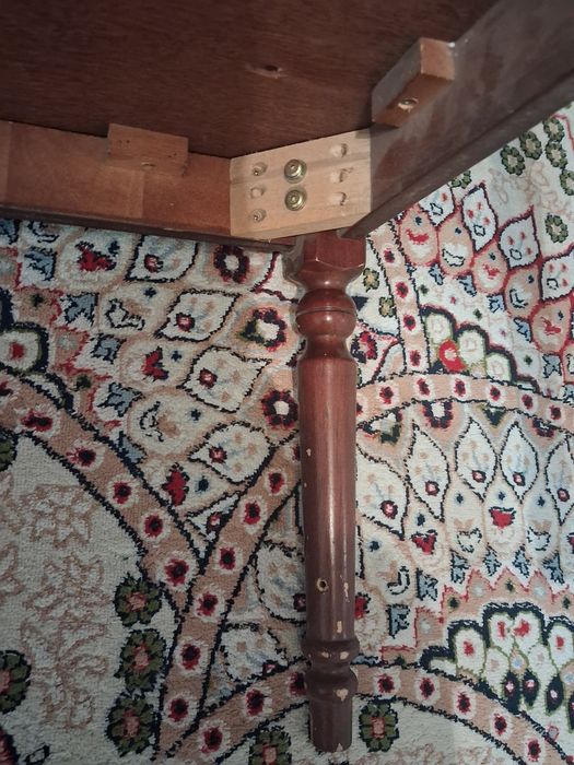 Продам стол низкий