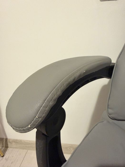 Scaun de birou ergonomic cu suport picioare