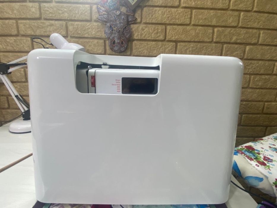 Продам швейную машинку Bernet B38