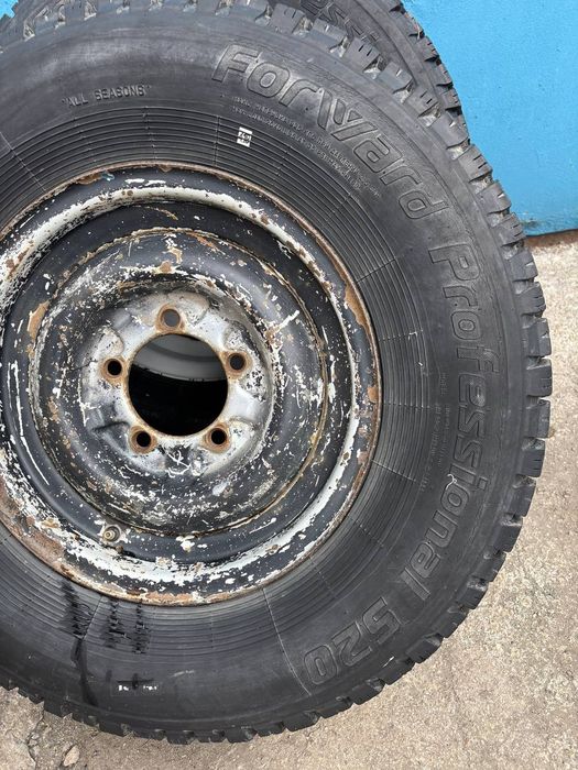 Продам шины на уаз