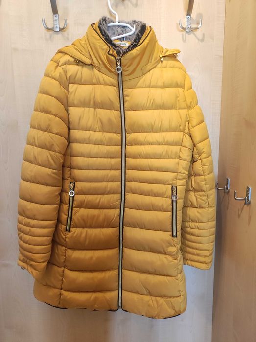 Дамска зимно дълго яке с качулка