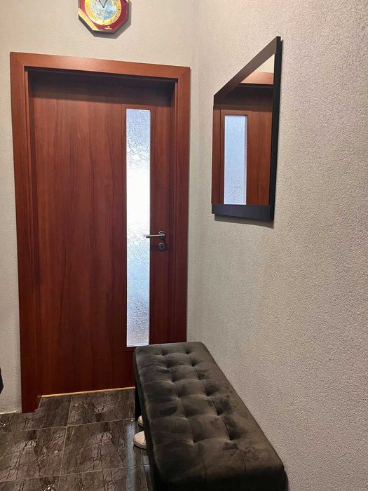 Тристаен апартамент в близост до АУБГ