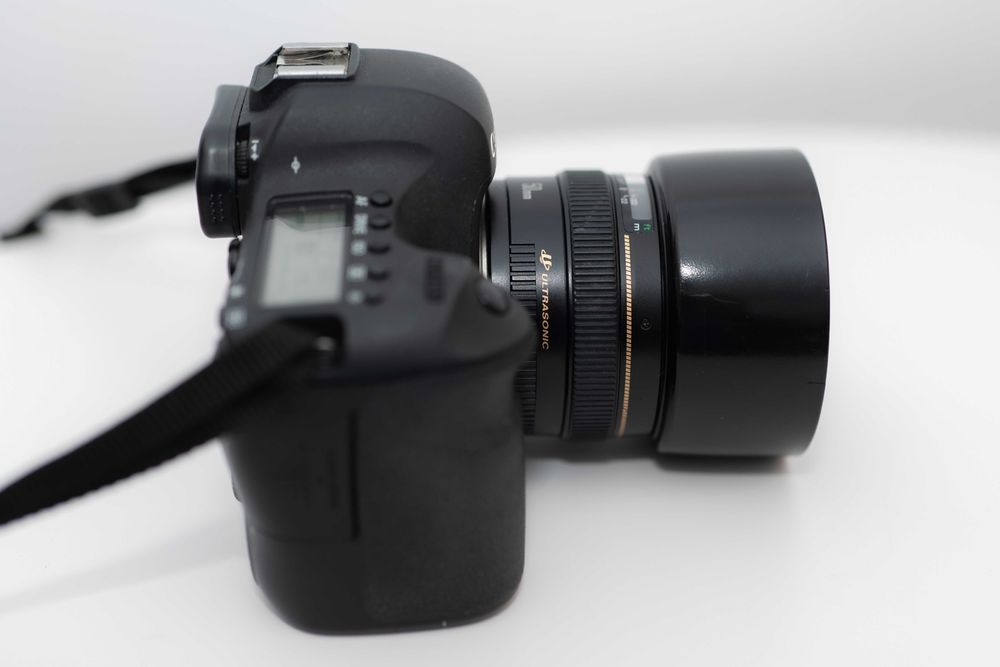 Kit foto Canon DSLR + obiectiv 50mm + blitz Yongnuo