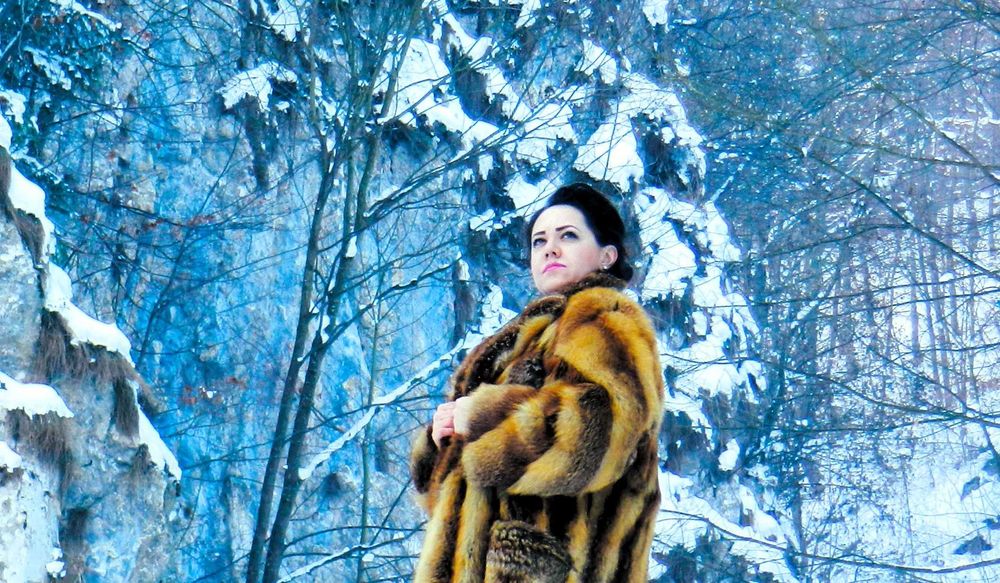 ELEGANTA SLAVA! Opulenta haina din blana de vulpe roscata degrade .