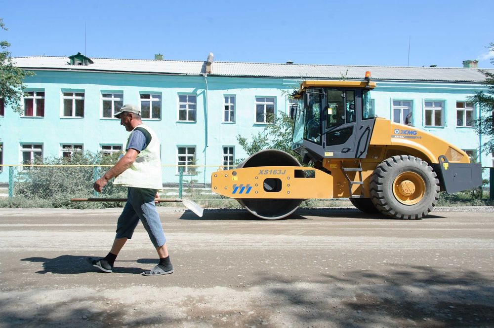 Сотилади на складе ДОРОЖНЫЙ Вибрационный Каток грунтовый  XCMG XS163J