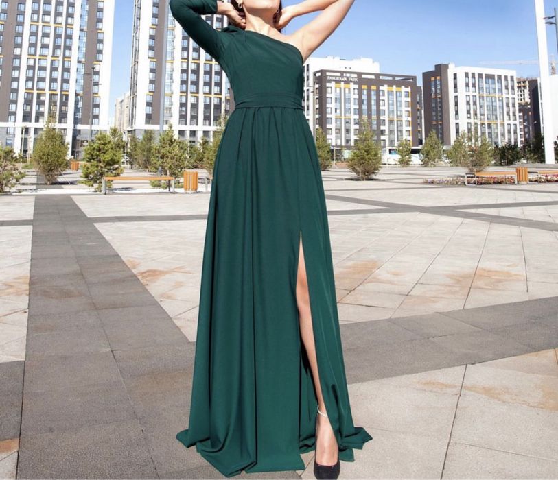 Продаю совершенно новые платья! Срочно!