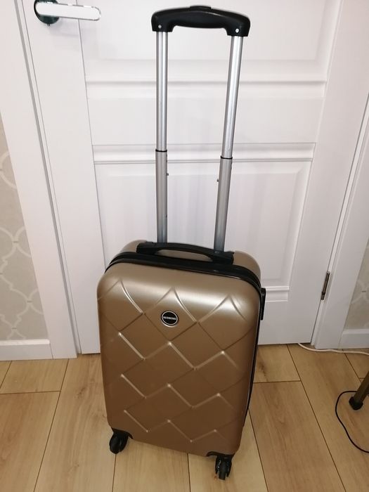 Продам не большой чемодан.