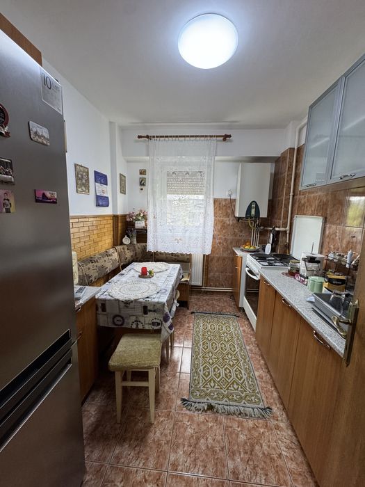 Vand Apartament 3 camere-Zona Garii