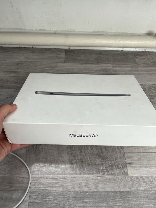 Макбук эйр 2020 ,  256 гигабайт core i3.