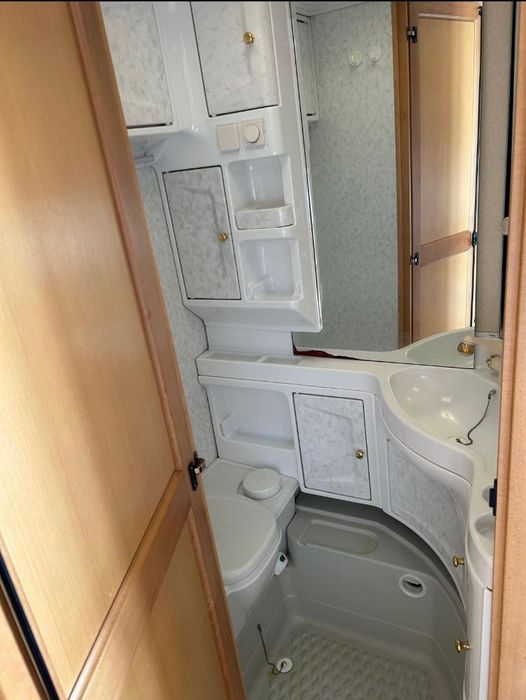 Rulotă / Caravana Hobby (două bucăți și vă fac cadou o remorcă pliabilă),cel mai bun preț,stare foarte bună,merită văzute.